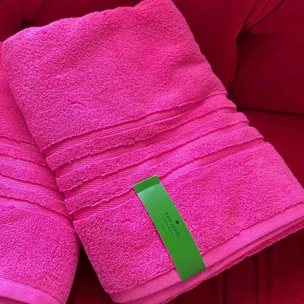 kate spade Hot Pink 1 PC Bath Towel NWT
